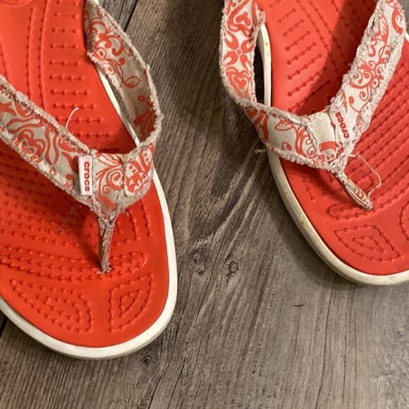 Crocs Size 10 Flip Flops Worn a Few Times - Picture 6 of 6